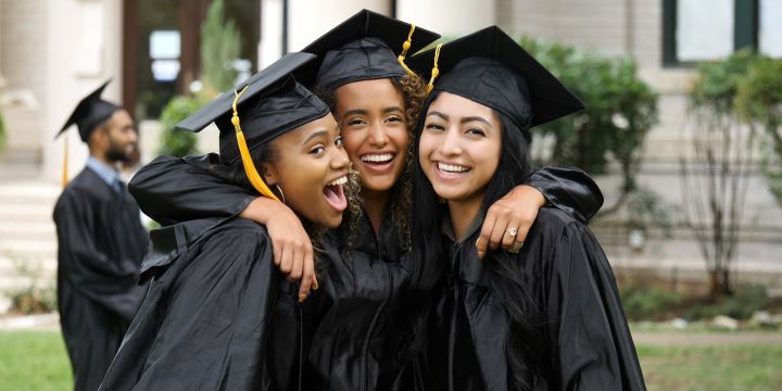 Farewell Gift Ideas: Top Trending Custom Gifts for Your College Buddies