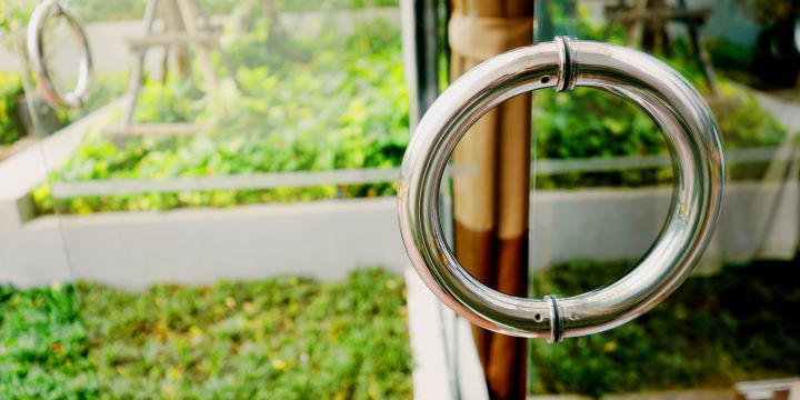 How to Choose a Glass Handle for Your Glass Door?