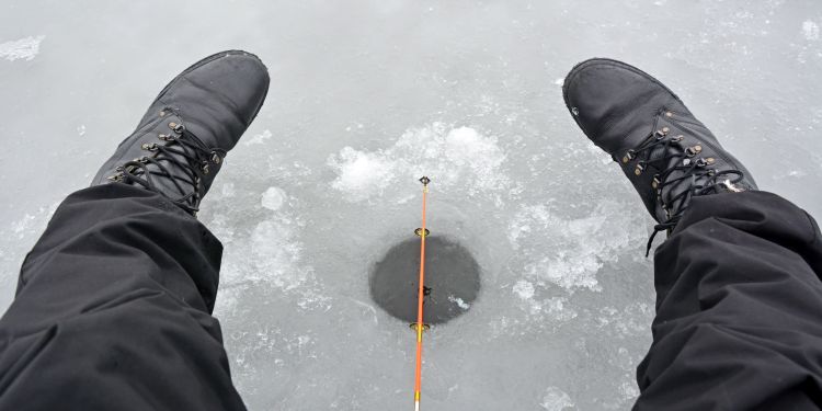 How to Stay Warm While Ice Fishing: Essential Tips for a Cozy Experience
