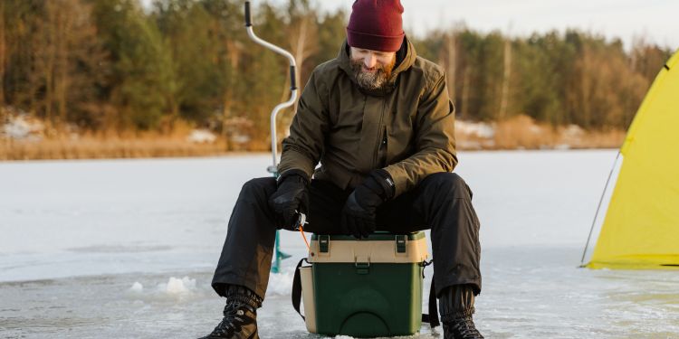Top Ice Fishing Gloves for Warmth and Dexterity: Stay Warm and Catch More Fish