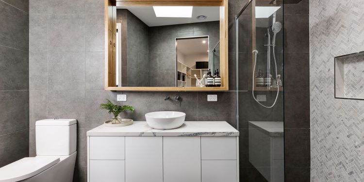 How to Maximize Storage in a Small Bathroom