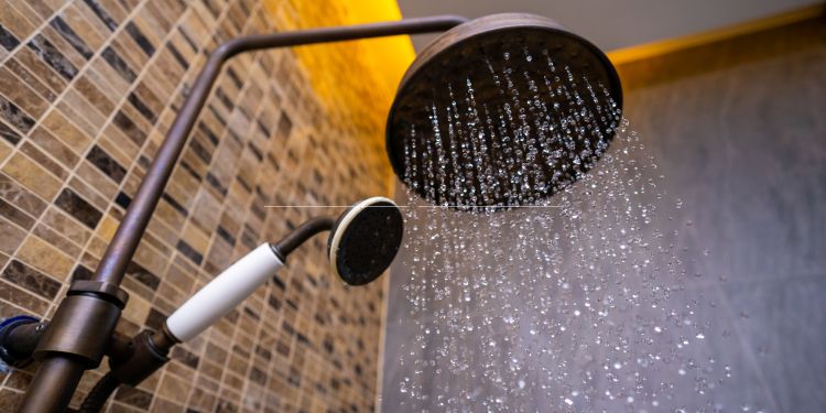 Open vs. Enclosed Showers: Pros and Cons